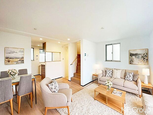 落ち着いた雰囲気のLDKは家族みんなの快適空間※家具はCGです