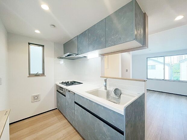 料理をしながらご家族との会話を楽しめる対面カウンターキッチン