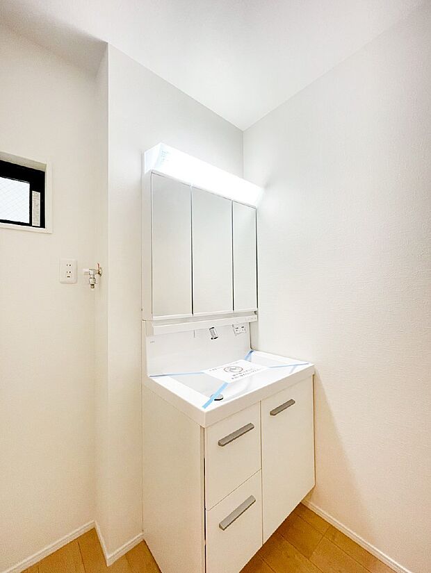 清潔感のある快適空間です。毎日の身支度も気持ち良くお使い頂けます