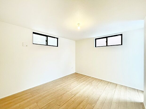 2面採光で気持ちよく自然光が取り入れられるのでお子様のお部屋にもピッタリ