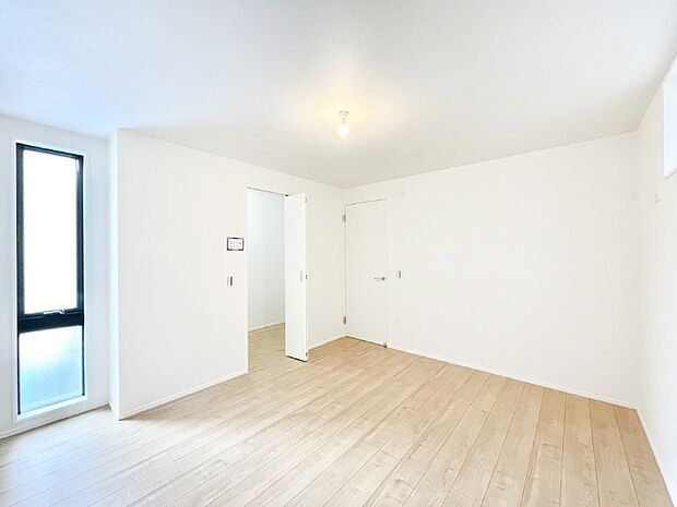 ウォークインクローゼットがあるお部屋!季節ごとの入れ替えも不要で便利です。