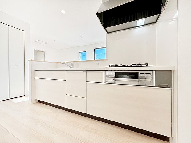 ご家族の会話弾む対面キッチン。お料理中のパパママもご家族と過ごす時間が増えそう!