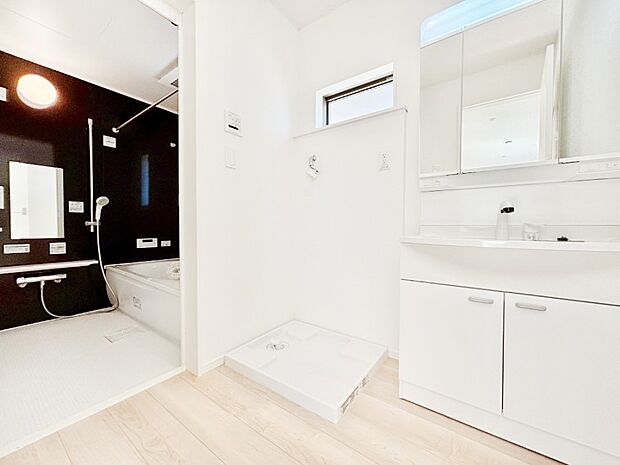 清潔感のある快適空間です。毎日の身支度も気持ち良くお使い頂けます。