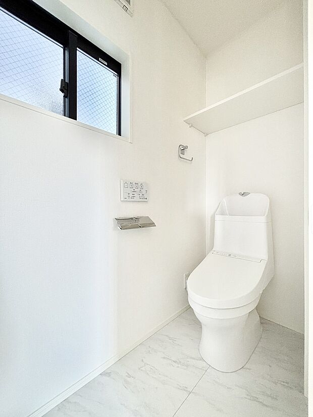 トイレは安心の2箇所！朝のバタバタも一安心です。 