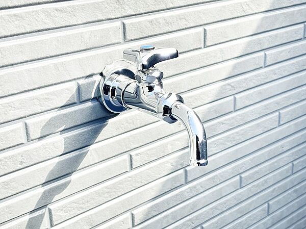 バルコニー水栓があればお掃除も楽々です。