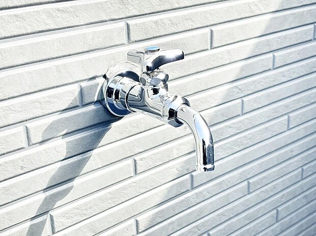 バルコニー水栓があればお掃除も楽々です。