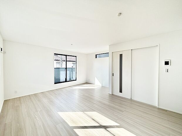 家族の笑顔が自然と生まれてくる、そんな雰囲気のダイニングに仕上がっています。