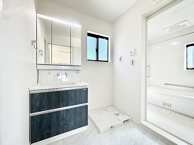 広々とゆとりのあるランドリースペース。