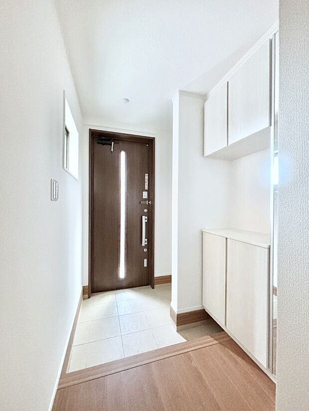 飾り棚を利用して、お越しいただくお客様をおもてなしできます。