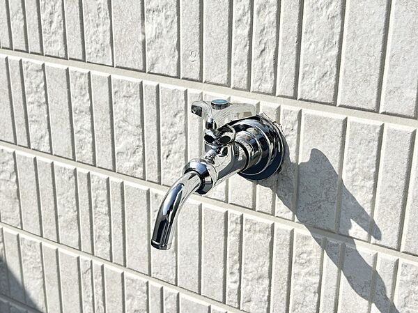 バルコニー水栓があればお掃除も楽々です。