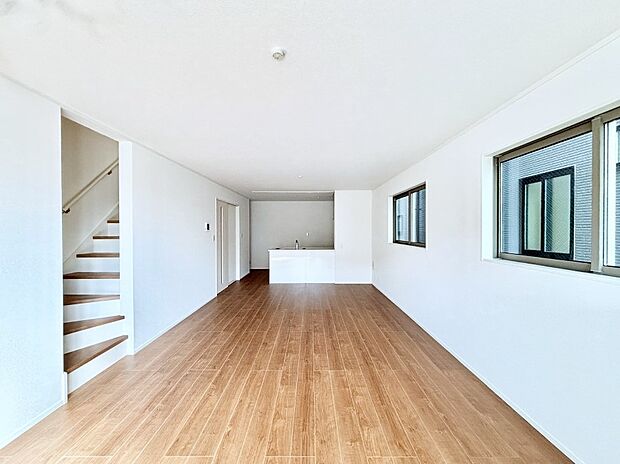 家族の笑顔が自然と生まれてくる、そんな雰囲気のダイニングに仕上がっています