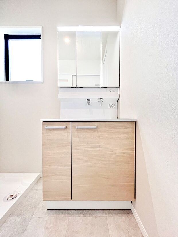 収納力と機能性に優れた洗面化粧台