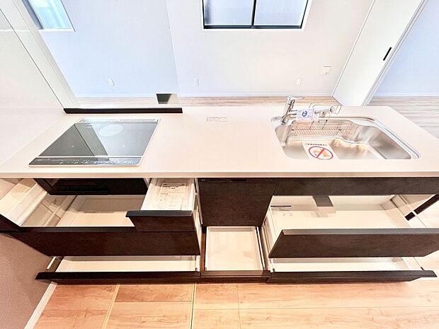 使いやすさを優先したスライド式収納タイプ!