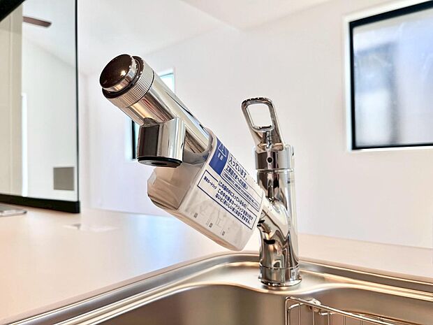 いつでも清潔なおいしいお水を。一つの水栓で水道水と浄水を使い分け。