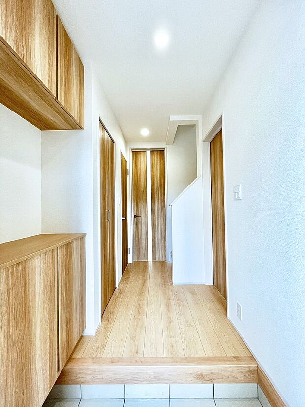 明るい玄関はお客様をお出迎えするのにぴったりです!