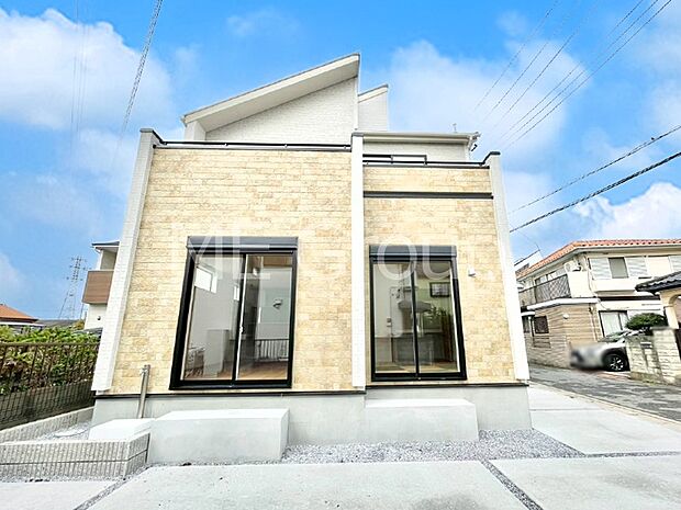 たっぷりの陽光と開放感に包まれる明るい住まい