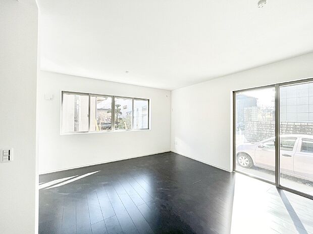 家族団らんの時間も増えそうなくつろぎのリビングダイニング。