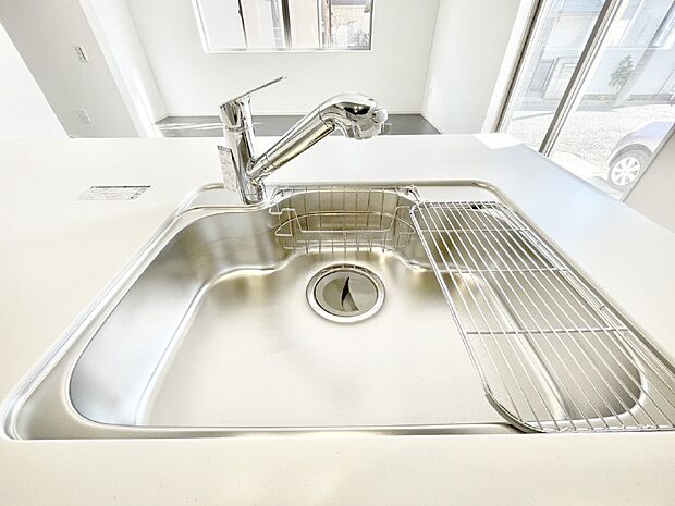 いつでも清潔なおいしいお水を。一つの水栓で水道水と浄水を使い分け。