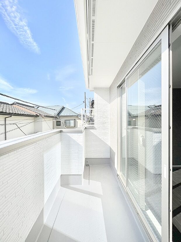 ゆったりバルコニーだから沢山お洗濯ものを干せます。