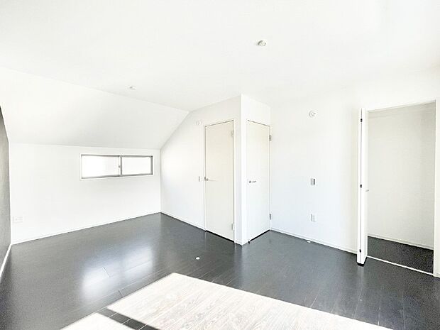 窓からのやさしい光が心地よいプライベートルーム