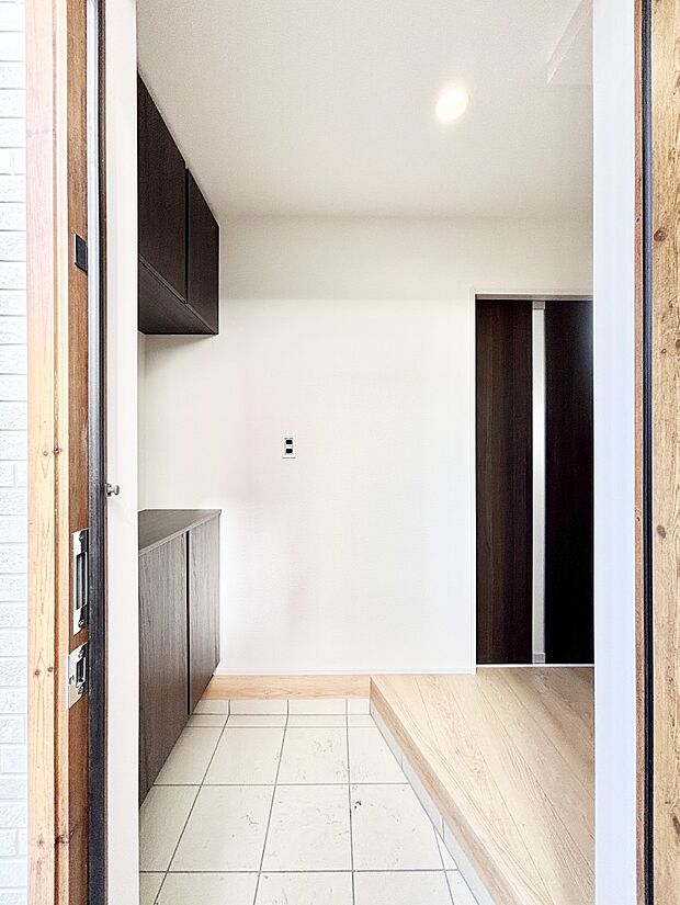 家族の帰宅やお客様をあたたかく迎える玄関