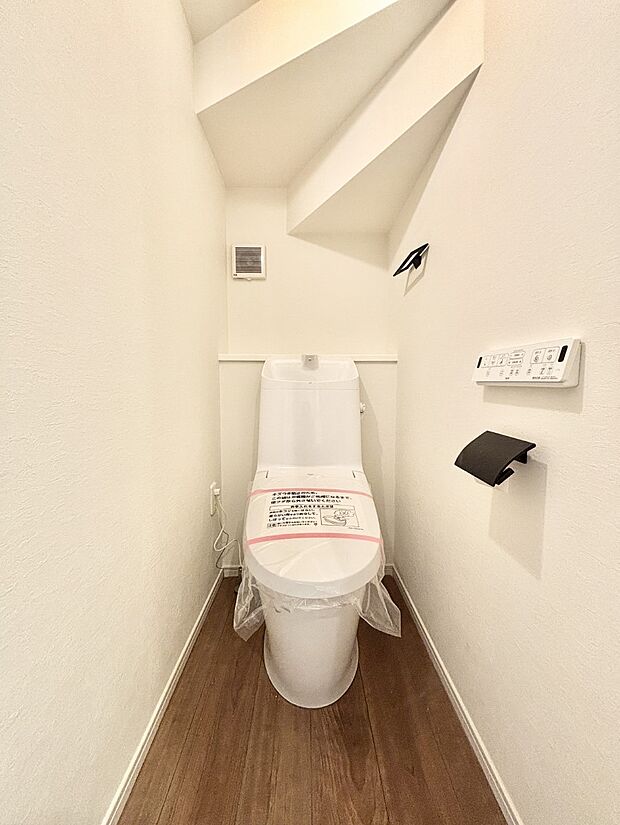 1階2階ともにウォシュレット機能付きトイレです!