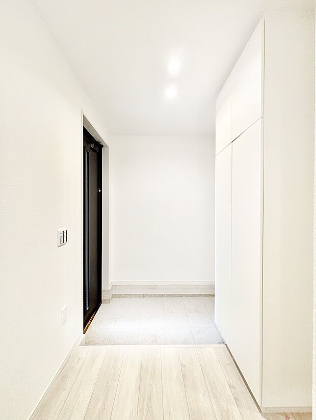 散らかりがちな玄関もスッキリの玄関収納付