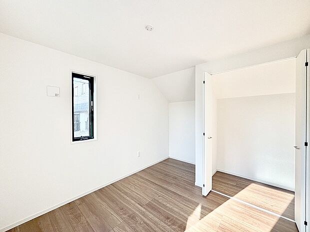 使いやすい形でベットや家具の置き方にも困ることもありません。   