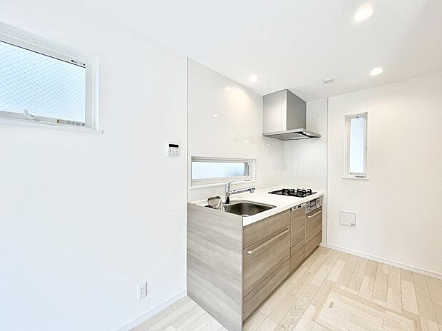 広々とした使い勝手の良いキッチンで日々のお料理も楽しくなりそう  