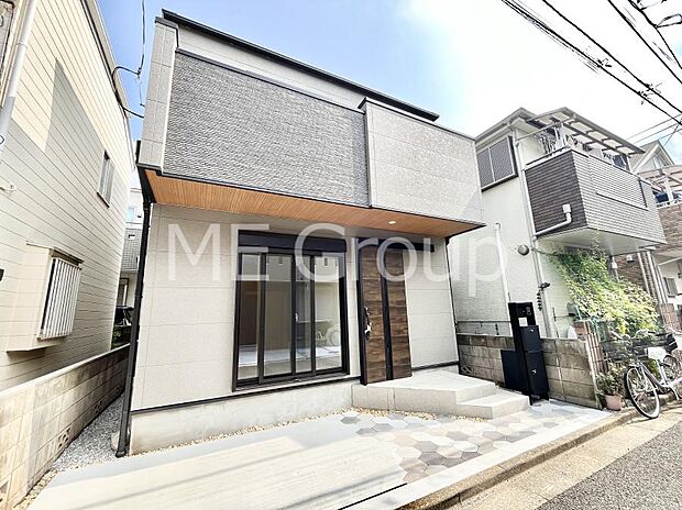 洗練された外観、上質な住空間が広がる室内は永く安心して過ごせる住居です。