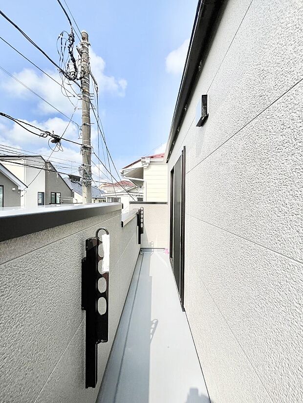 ゆったりバルコニーだから沢山お洗濯ものを干せます。