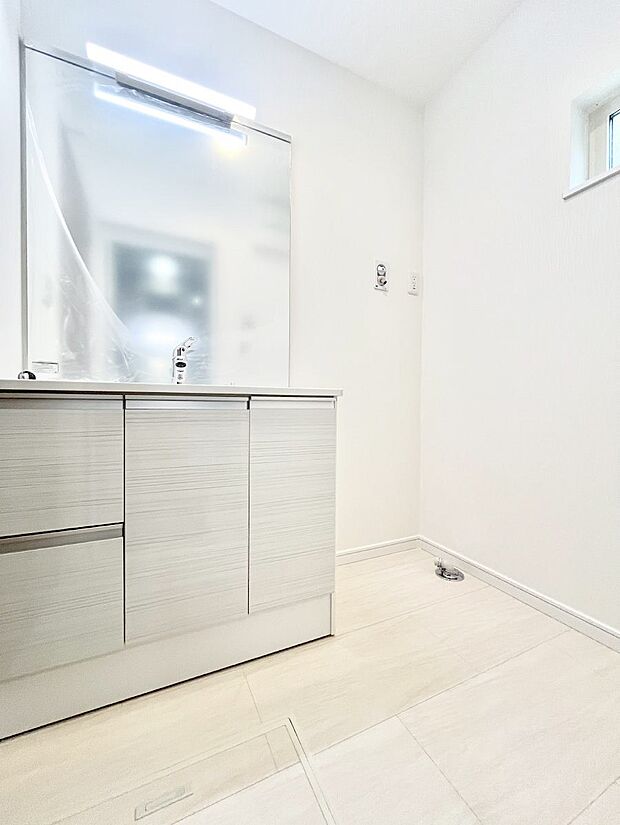 広々とゆとりのあるランドリースペース。