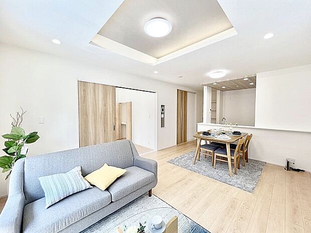 隣接の洋室を開放すればさらに広々空間に