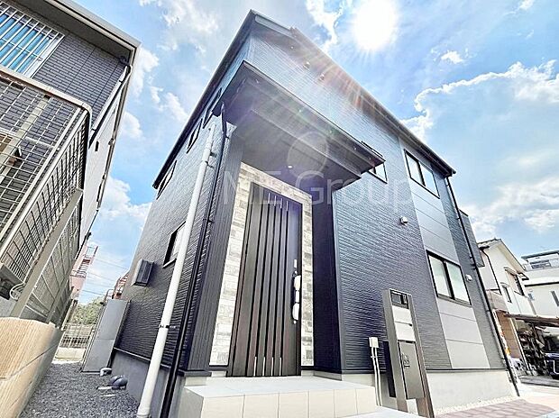 洗練された外観、上質な住空間が広がる室内は永く安心して過ごせる住居です。