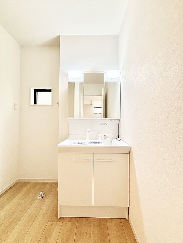 収納力と機能性に優れた洗面化粧台