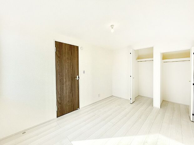 使いやすい形でベットや家具の置き方にも困ることもありません。   