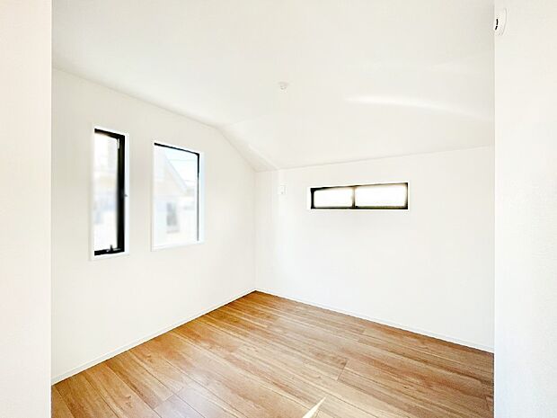 窓からのやさしい光が心地よいプライベートルーム