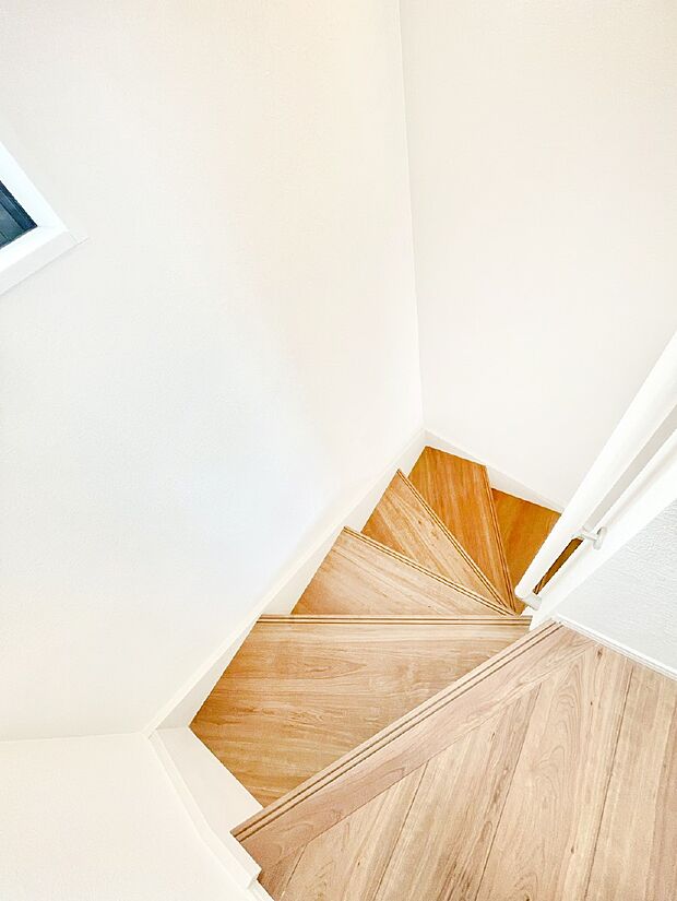 安全性を考慮し階段には手すりを設置しています  