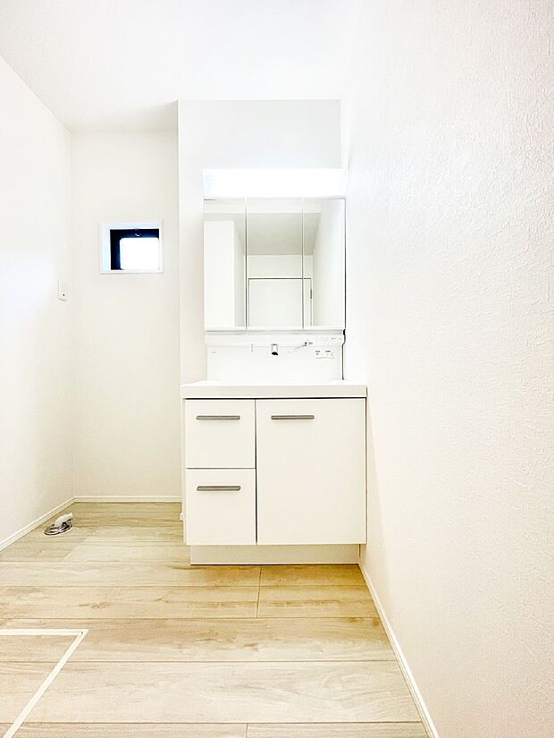 収納力と機能性に優れた洗面化粧台