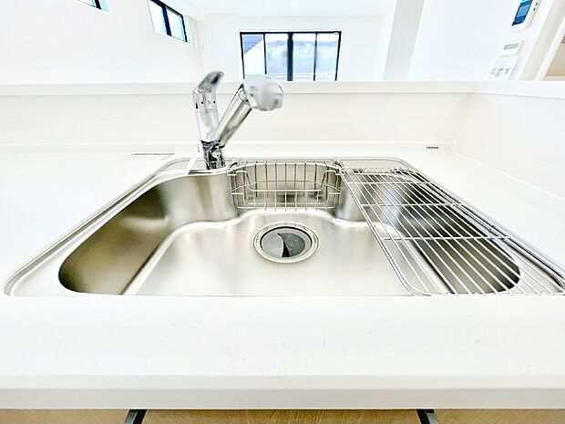 広々としたシンクでお料理やお皿洗いもラクラク快適に!