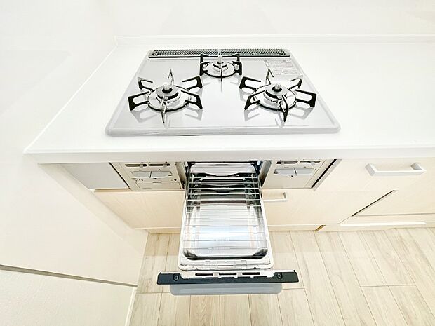 ガスコンロはSiセンサー搭載。火力調節や焦げ付き・消し忘れも防いでくれます。