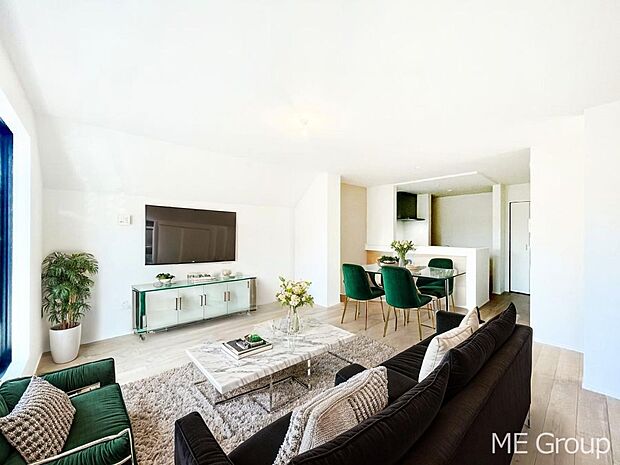 リビングには床暖房採用。ワンランク上の心地よい空間　※家具はCGです