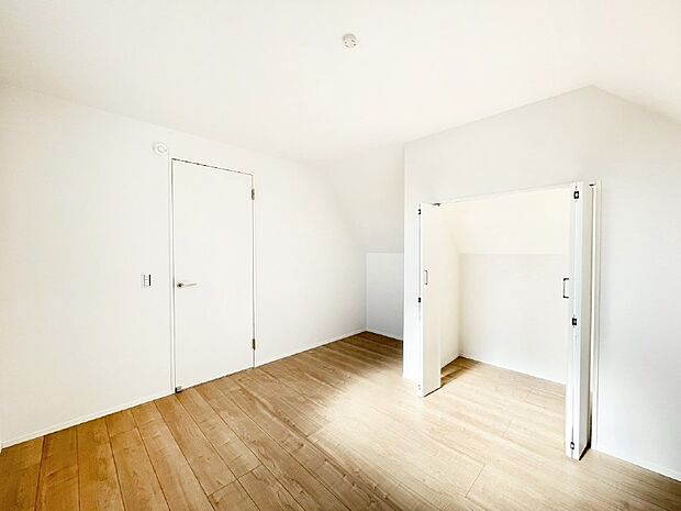 ナチュラルなフローリングはどんなインテリアにもマッチ。