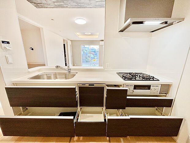 使いやすさを優先したスライド式収納タイプ!