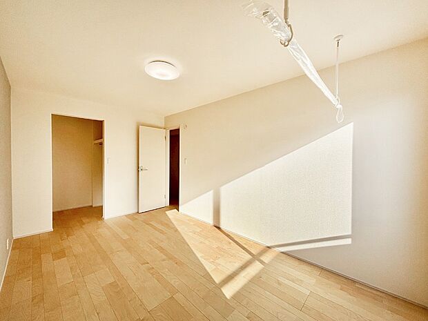 ウォークインクローゼットがあるお部屋!季節ごとの入れ替えも不要で便利です。