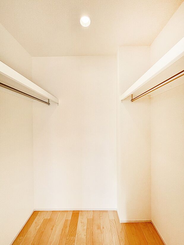 ウォークインクローゼットの活用で生活空間スッキリ