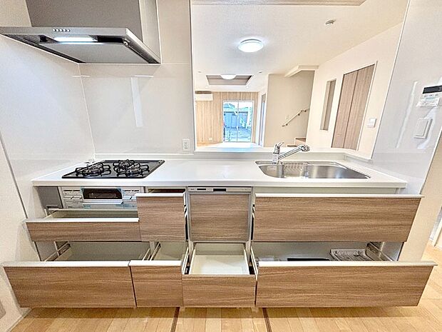 使いやすさを優先したスライド式収納タイプ！