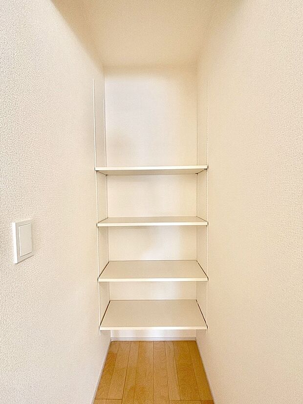 キッチンにはパントリー！食材のストックはもちろん、日用品の収納など使い方はいろいろ！