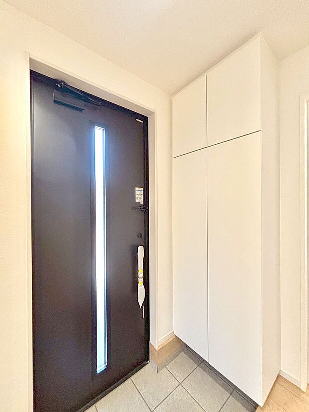 明るい玄関はお客様をお出迎えするのにぴったりです!