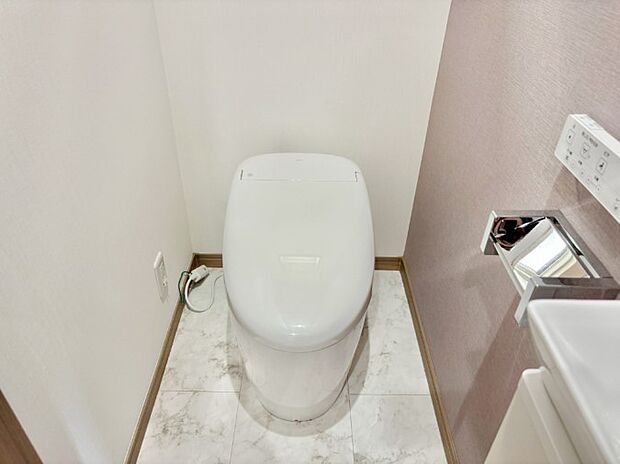 お掃除しやすく見た目もスタイリッシュなタンクレス!